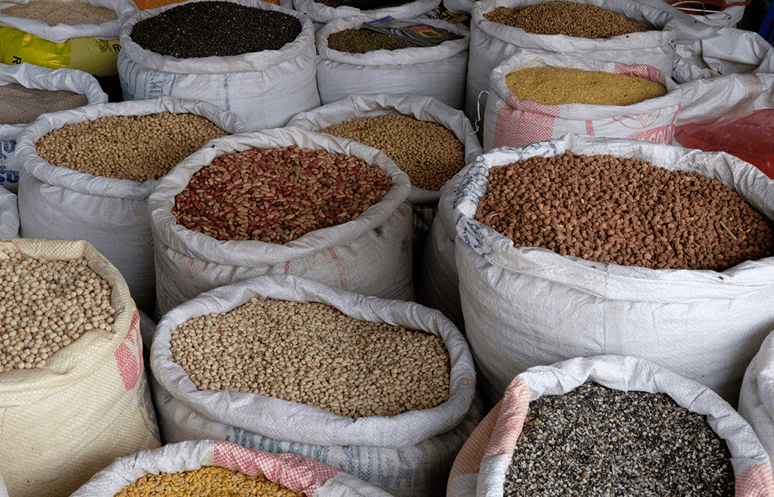 Materias primas para la formulación de alimentos de aves y cerdos - Llabana